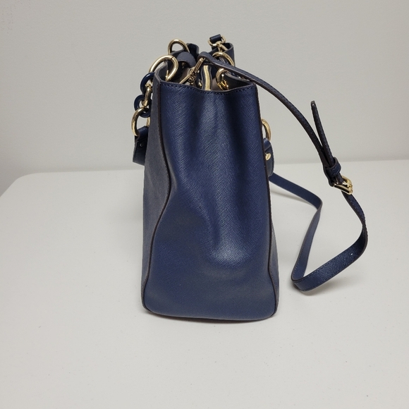 Michael Kors Cynthia Saffiano Leather Satchel. - Picture 5 of 16